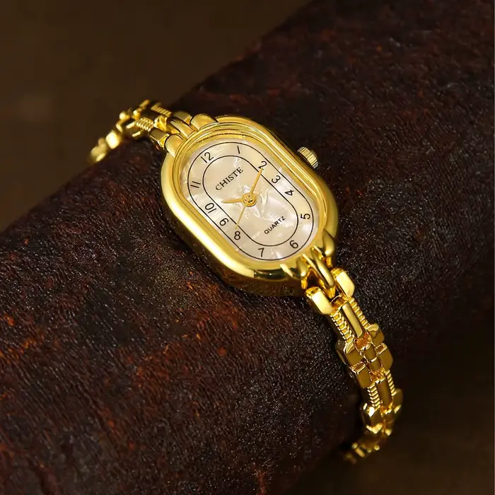 Petite montre vintage en or