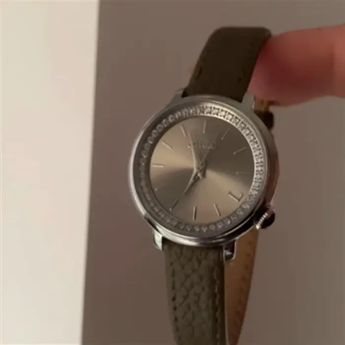 Montre-bracelet en cuir pour femmes