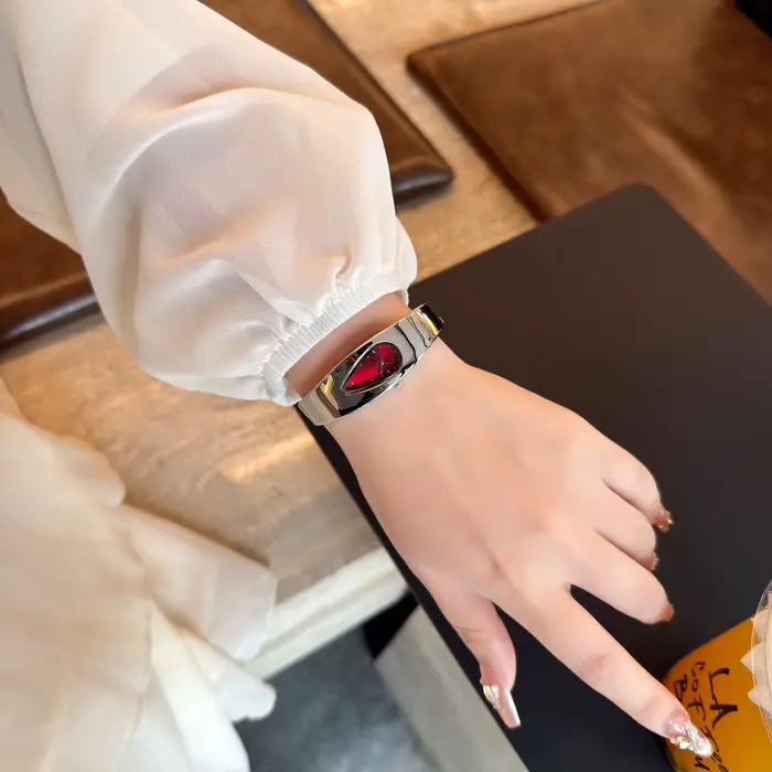 Femmes Reloj Mujer pour filles montre à Quartz argent acier inoxydable Orologio dames Simple nouveau Style mode montre-bracelet Niche horloge