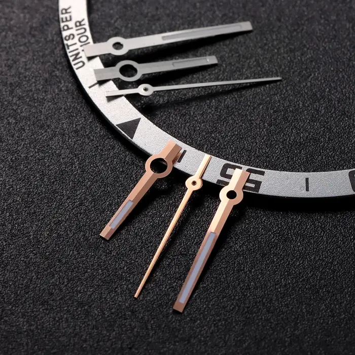 Aiguilles de montre en or rose