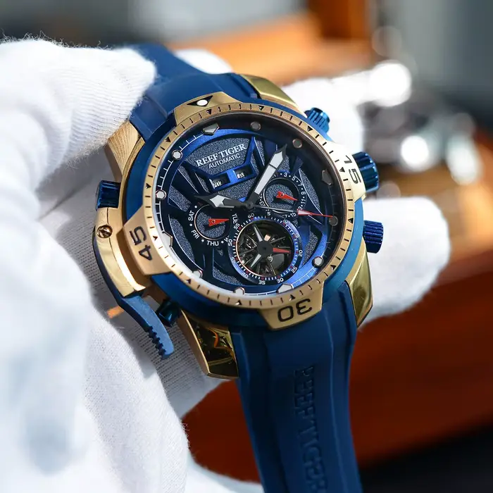 Reef Tiger-Montre de sport à cadran en acier avec calendrier perpétuel