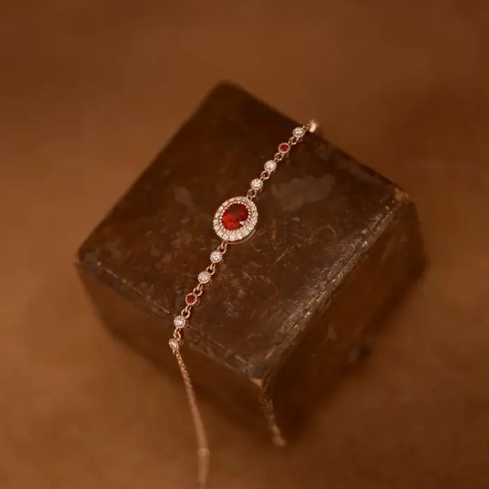 Bracelets romantiques en rubis pour femmes, bijoux de luxe légers et tendance, incrustés de diamants, rétro, haut de gamme, chaîne de bracelet en or rose, cadeau