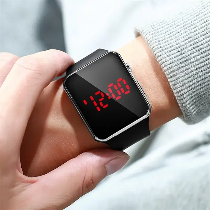 Montre de sport numérique LED électronique pour femmes et hommes