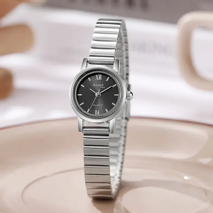 Nouvelle montre en or mode Simple cadran rond montres à Quartz pour femmes dames cadeau de luxe réglable bracelet en acier inoxydable montre-bracelet