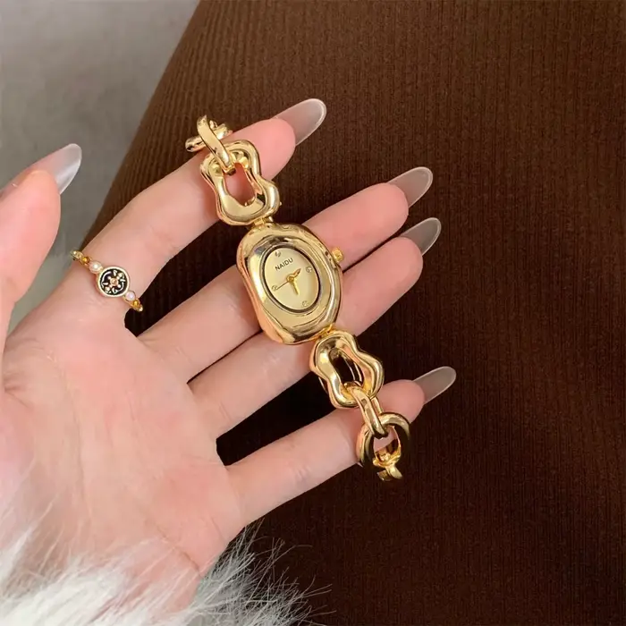 Nouvelles dames personnalisées montres Vintage pour femme fille étudiant mignon bijoux Bracelet Cool femmes montres avec forme spéciale