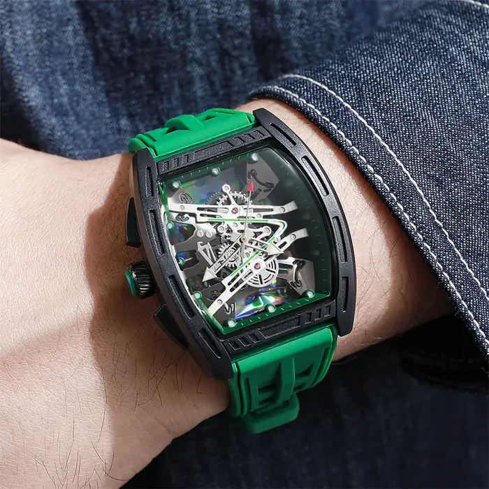 Montre Homme Tonneau Squelette Lumineuse Quartz Cadran Iridescent Bracelet Silicone Sport