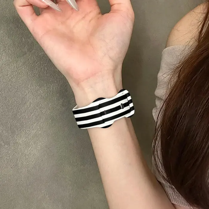 Bracelet tendance à rayures noires et blanches pour Apple Watch