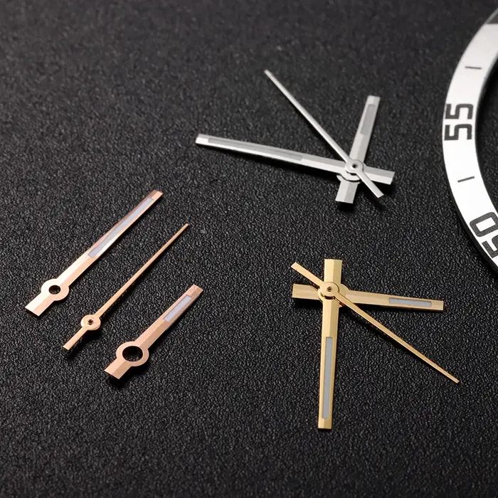Aiguilles de montre en or rose