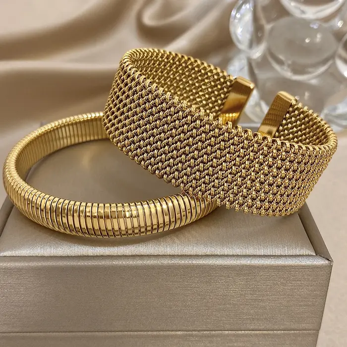 Bracelet circulaire à rayures verticales étroites Greatera
