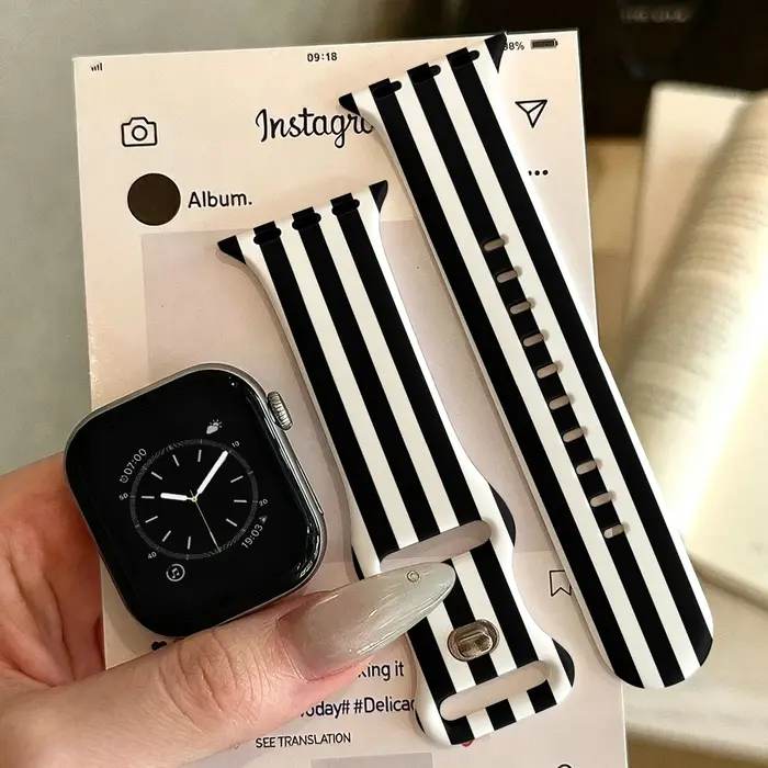 Bracelet tendance à rayures noires et blanches pour Apple Watch