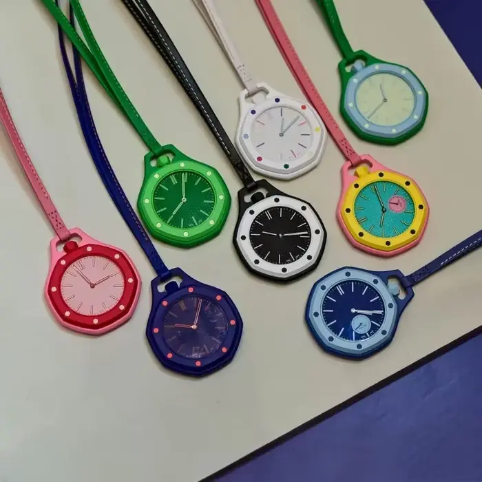 Nouvelles montres à quartz octogonales pour hommes en différentes couleurs