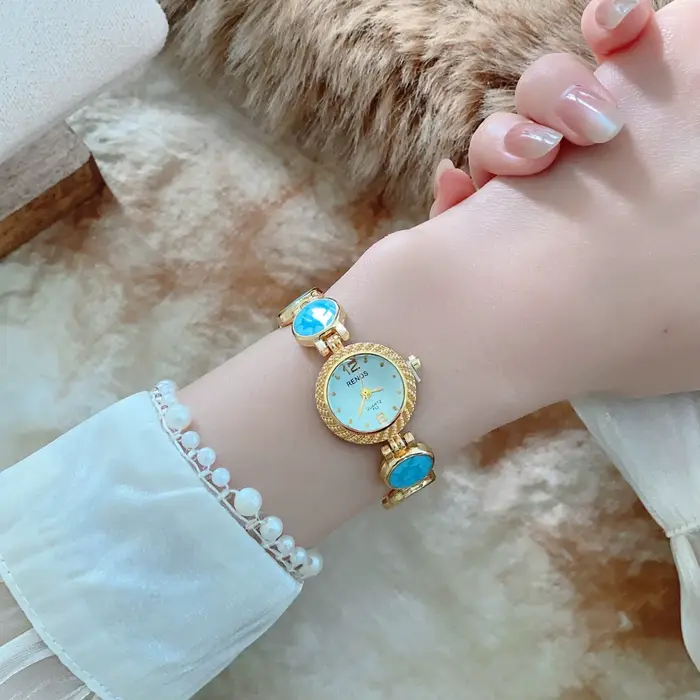 Montre-bracelet élégante pour femme avec bracelet coloré