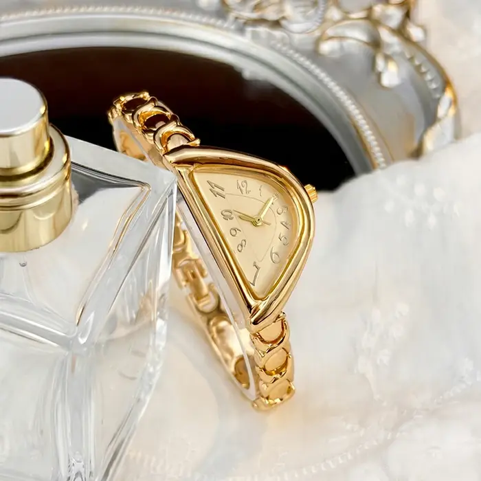 Montre pour femmes – Cadran en forme d'harpe