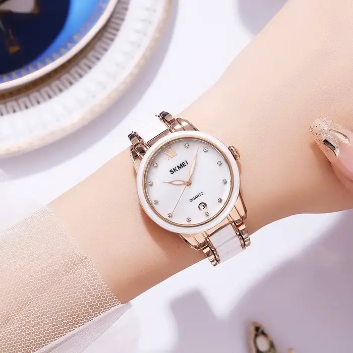 2025 Nouvelle montre à quartz pour femme avec lunette en céramique : montre-bracelet tendance et décontractée