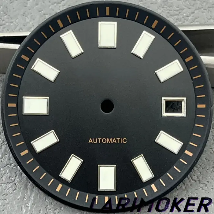 LARIMOKER Cadran de montre de pilote avec fenêtre de date et chiffres arabes de 33,5 mm, avec luminescence verte, compatible avec le mouvement automatique NH35, accessoires de montre