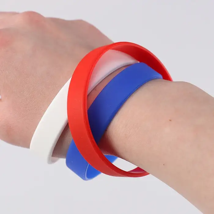 Bracelets de sport en silicone pour hommes et femmes
