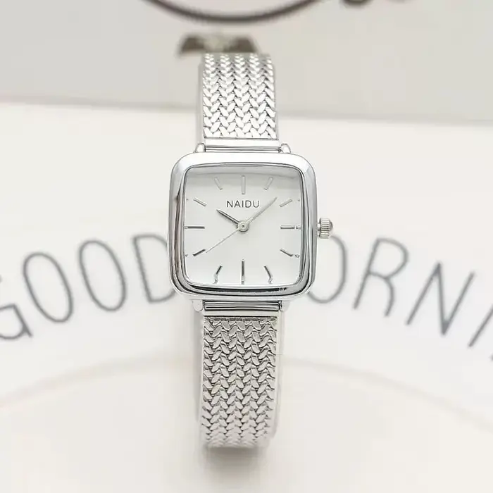 Montre carrée pour femme avec bracelet en acier inoxydable