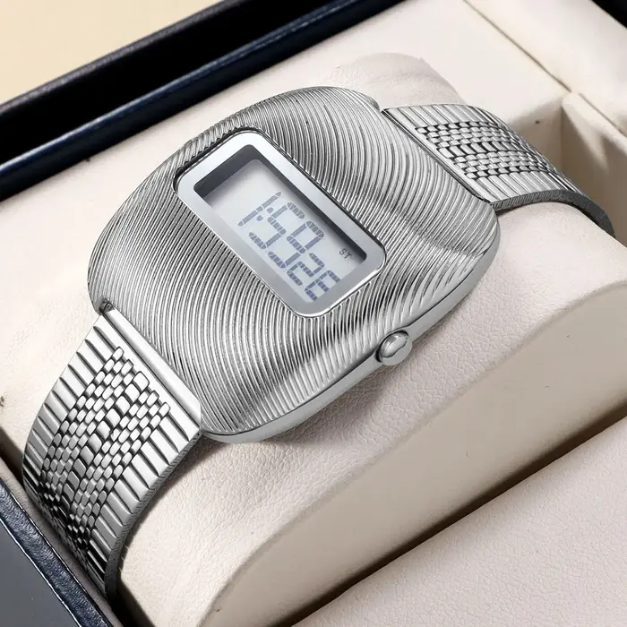 Montre électronique de sport pour hommes