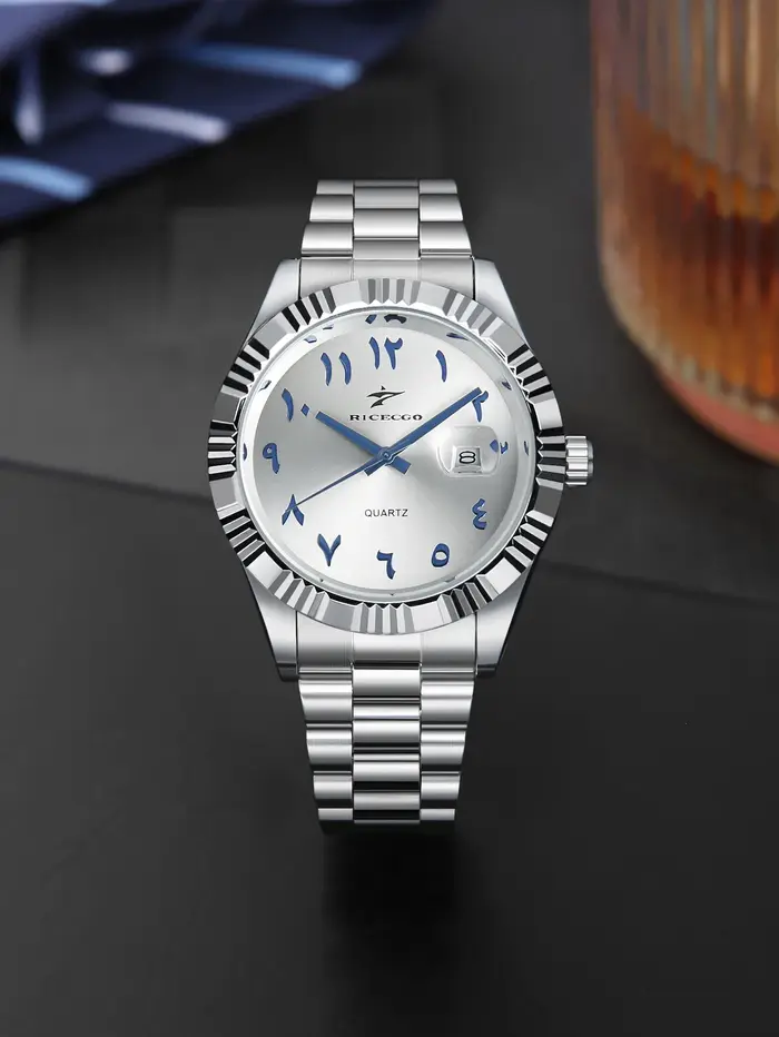 Montre-bracelet pour homme, fabriquée en acier inoxydable durable, avec un boîtier en alliage argenté et un design classique à chiffres arabes, un montre-bracelet durable et élégant.