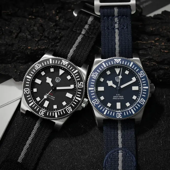 Watchdives EXD 40 Montre à quartz en titane VH31 avec verre saphir et lunette en céramique BGW9 Lume 200M