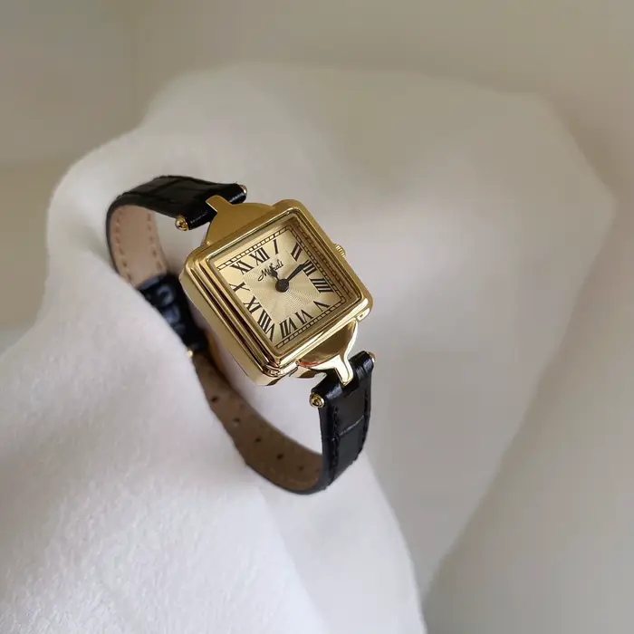 Montre carrée en cuir pour femmes