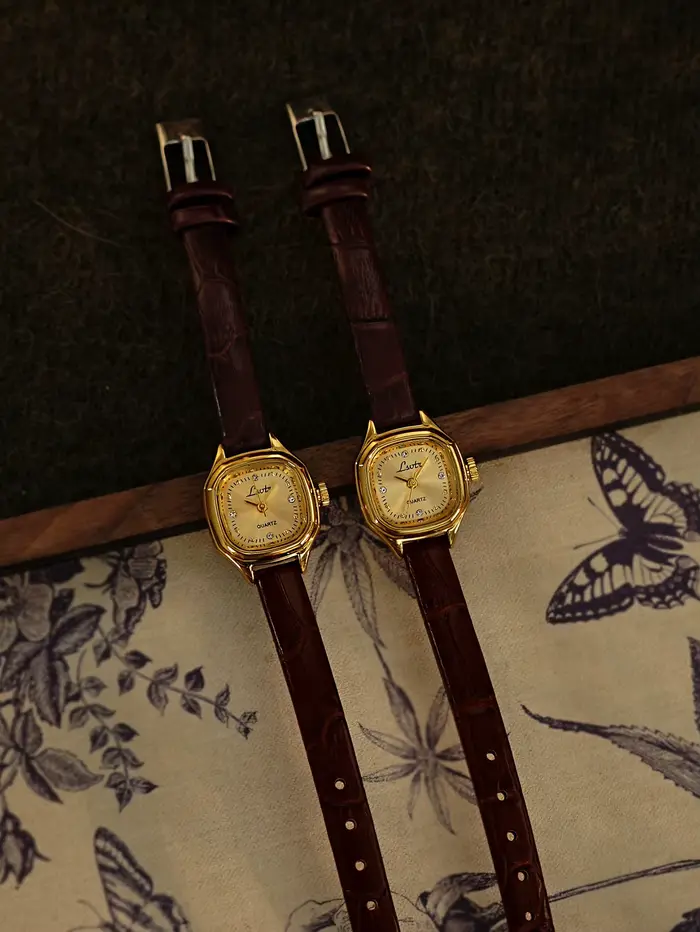 1 montre mini dorée à cadran carré | Style vintage