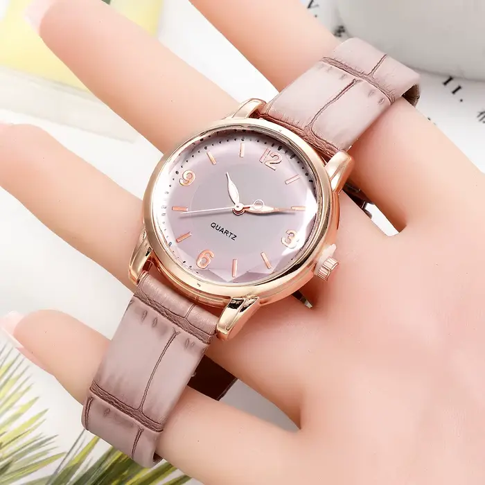 Montre classique pour femme à cadran bicolore