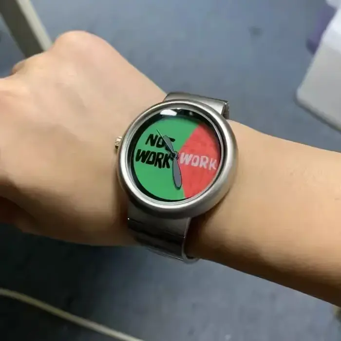 Montre à cadran de dessin animé pour hommes et femmes