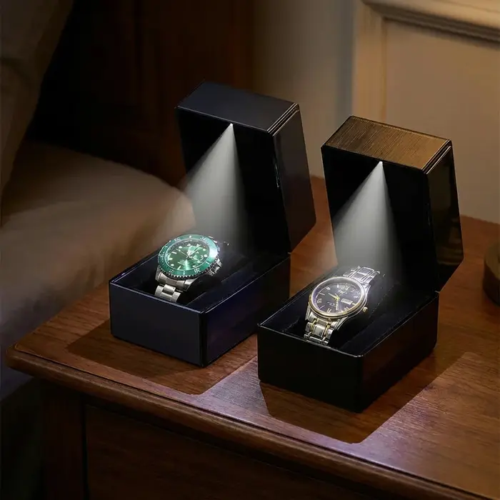 Boîte à montre de luxe en cuir PU avec lumière LED