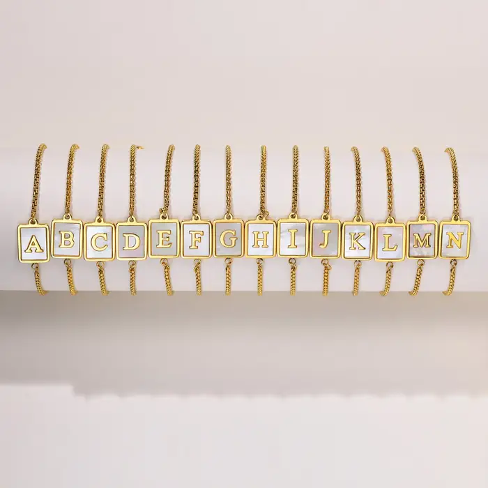Bracelet coquillage lettre