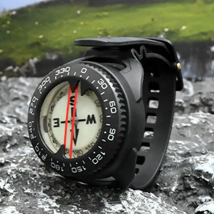 Boussole montre style sous-marine 50m
