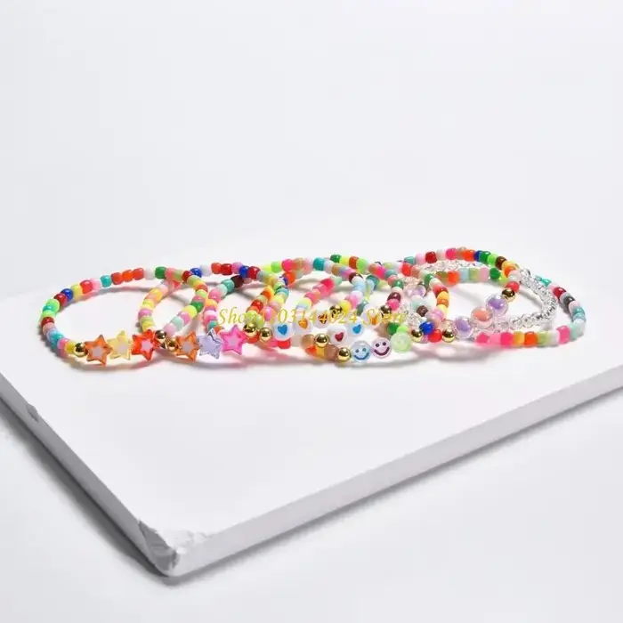 N5KE 8PCS Bracelets d'amitié empilables Bijoux poignet ajusté pour les filles Perles bohémiennes arc-en-ciel avec charme