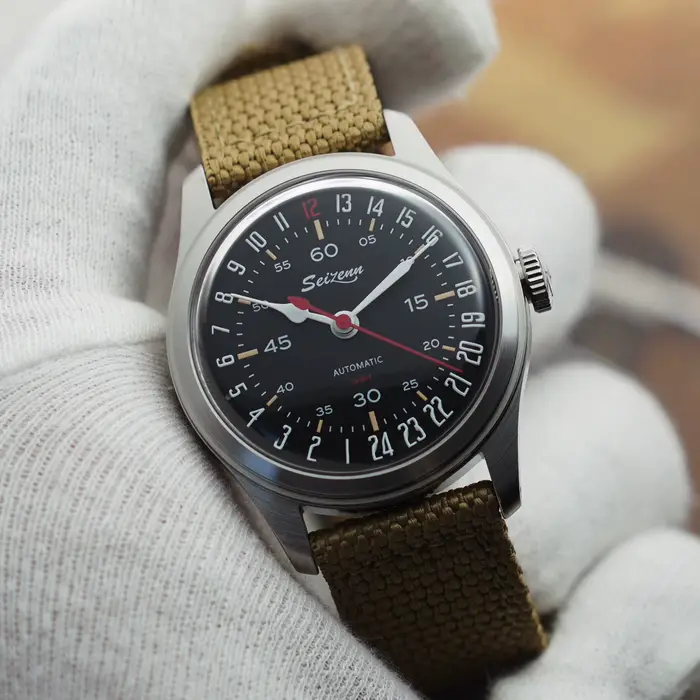 Merkur montre rétro 50m peau plongeur