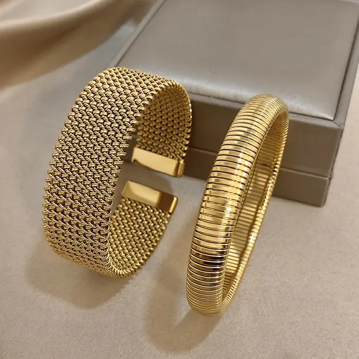 Bracelet circulaire à rayures verticales étroites Greatera