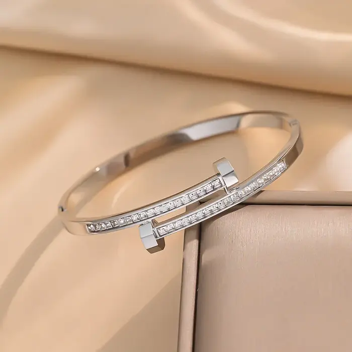 Bracelet manchette à ongles géométrique