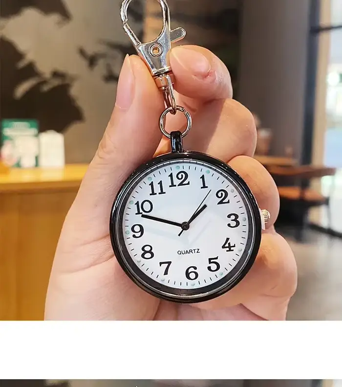 Nouvelle montre de poche à quartz mignonne et compacte avec porte-clés