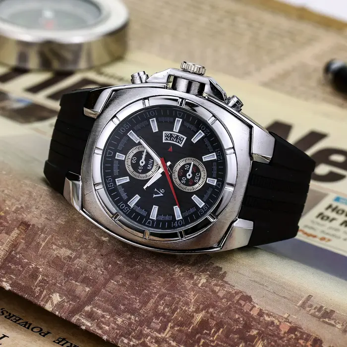 Nouvelle montre de sport de plein air à la mode en silicone pour hommes calendrier à trois yeux multifonctionnel grand