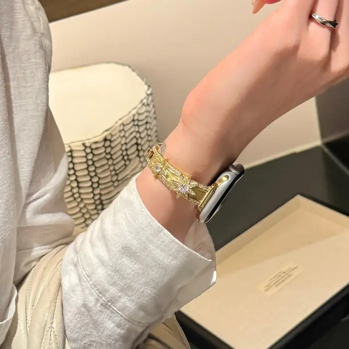 Bracelet étincelant motif « Starburst » pour Apple Watch (modèles 11, 10, 9, 8, 7, 6, 5, 4, 3, SE, Ultra 2 et 1) – Bracelet en chaîne cuivrée compatible avec les séries 38 mm, 40 mm, 41 mm, 42 mm, 44
