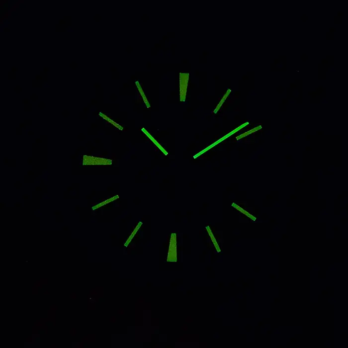Cadran de 33 mm associé au mouvement 8215