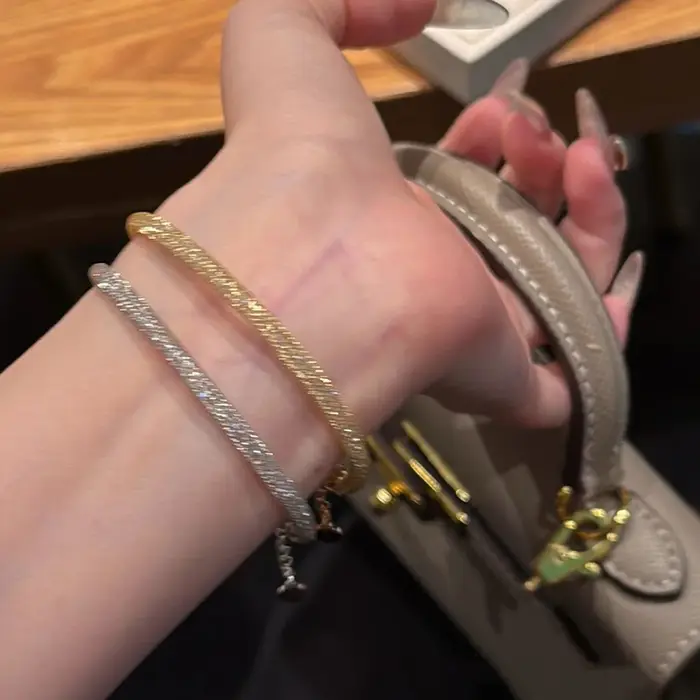Nouveau Bracelet en Maille Métallique Dorée Incrusté de Zircone pour Femme