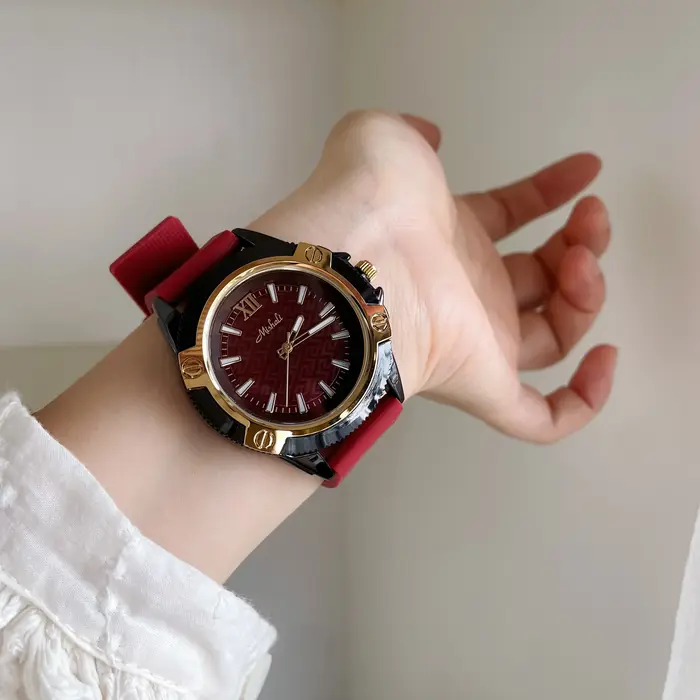 Montre rouge élégante et tendance en Silicone