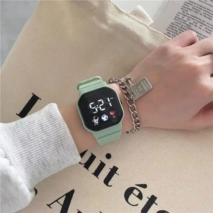 Spaceman LED montres numériques nouvelle mode étanche enfants Sport montre bracelet en Silicone montre-bracelet électronique hommes femmes étudiant