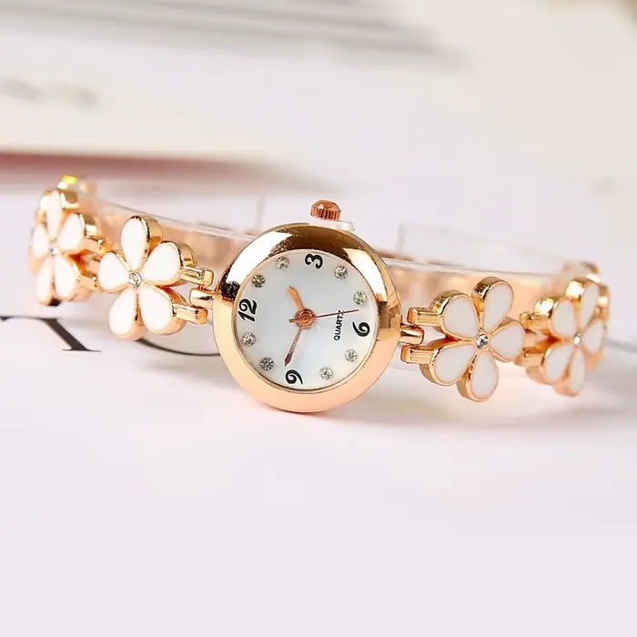 Montre à quartz élégante pour femme : design floral noir et rose - Idée cadeau parfaite pour toutes les occasions
