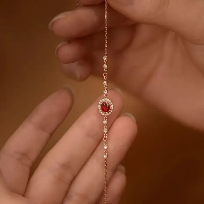 Bracelets romantiques en rubis pour femmes, bijoux de luxe légers et tendance, incrustés de diamants, rétro, haut de gamme, chaîne de bracelet en or rose, cadeau