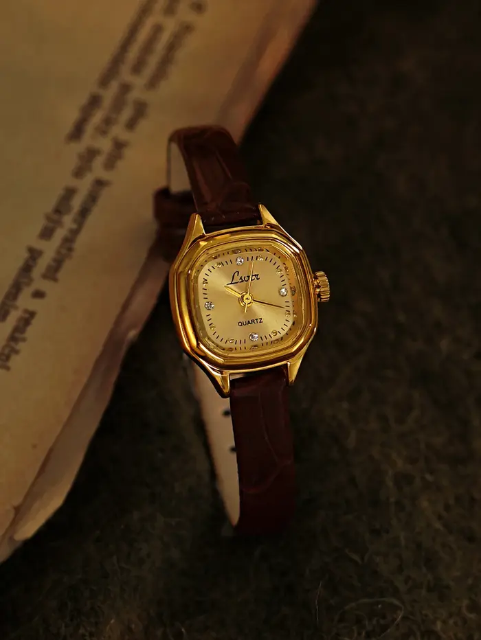 1 montre mini dorée à cadran carré | Style vintage