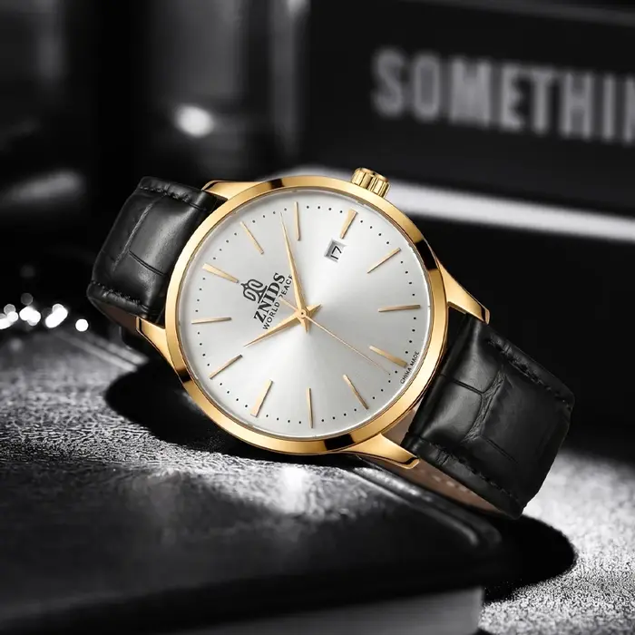 Montre-bracelet mécanique pour homme, très élégante et simple, avec mouvement automatique, design ajouré, étanche, cadran avec calendrier, bracelet en cuir, idéale pour les trajets quotidiens. Montre 