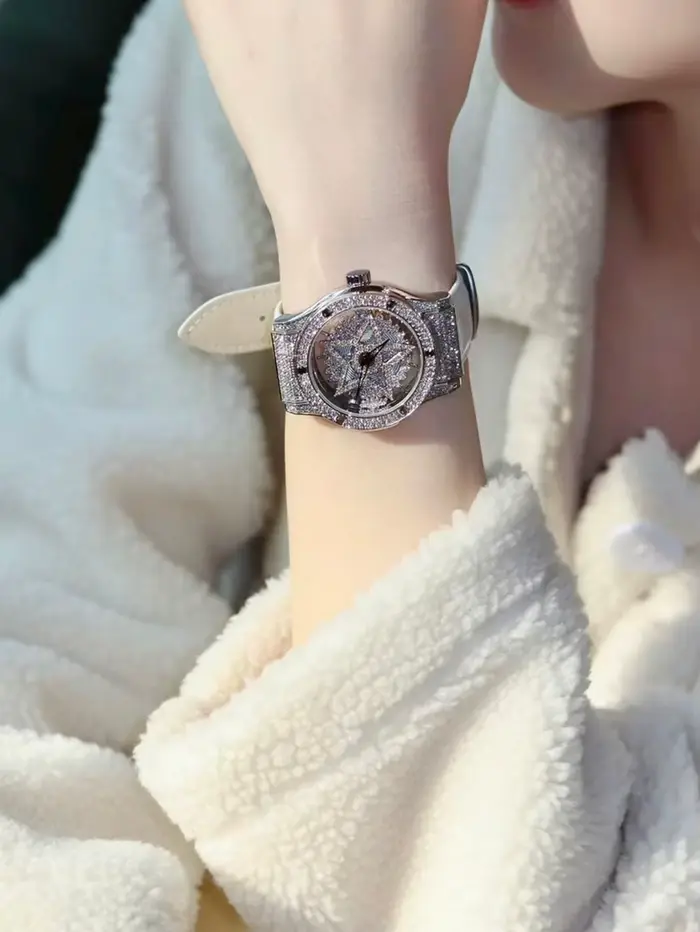 LSVTR nouveau modèle haut de gamme élégant montre pour femme à la mode avec boîtier Transparent dos embellissements en strass