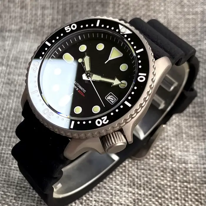 Titanium Diver NH35A noir automatique 200M hommes montre verre saphir 3.8 heures Date caoutchouc