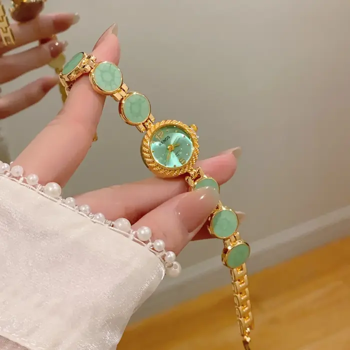 Montre-bracelet élégante pour femme avec bracelet coloré