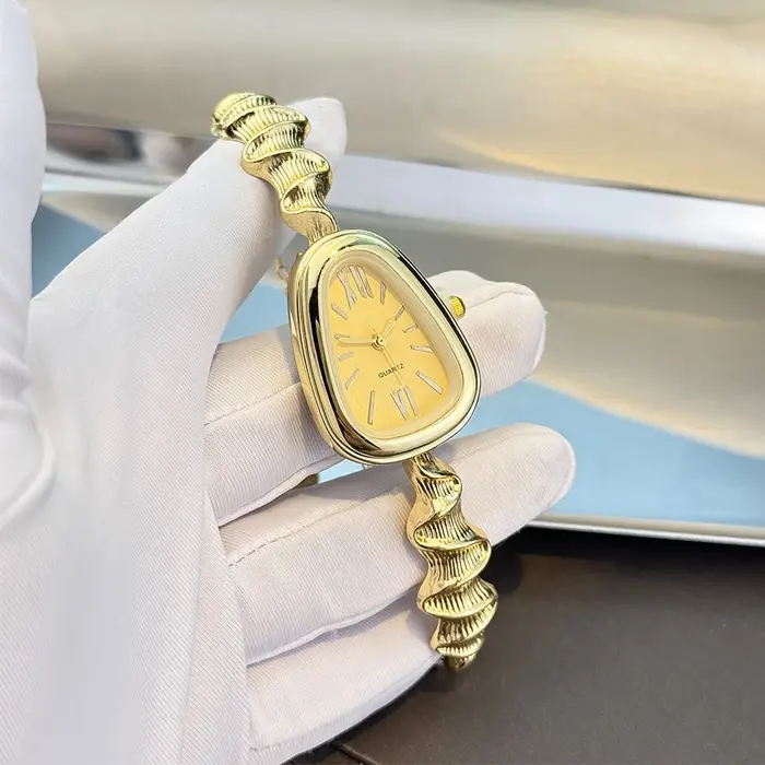 Montre à Quartz élégante en forme de serpent pour femmes